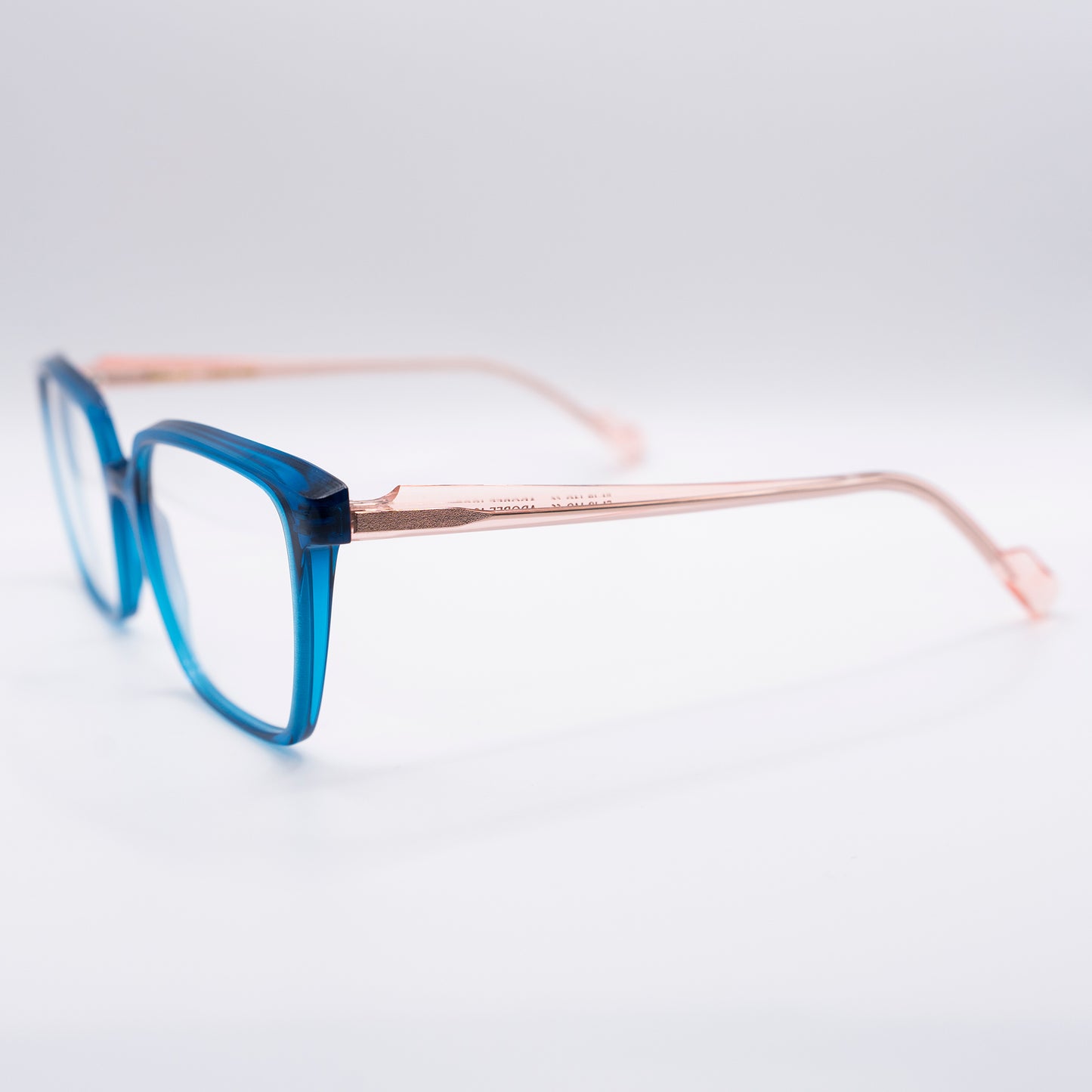 Gafa de pasta de la marca Blush