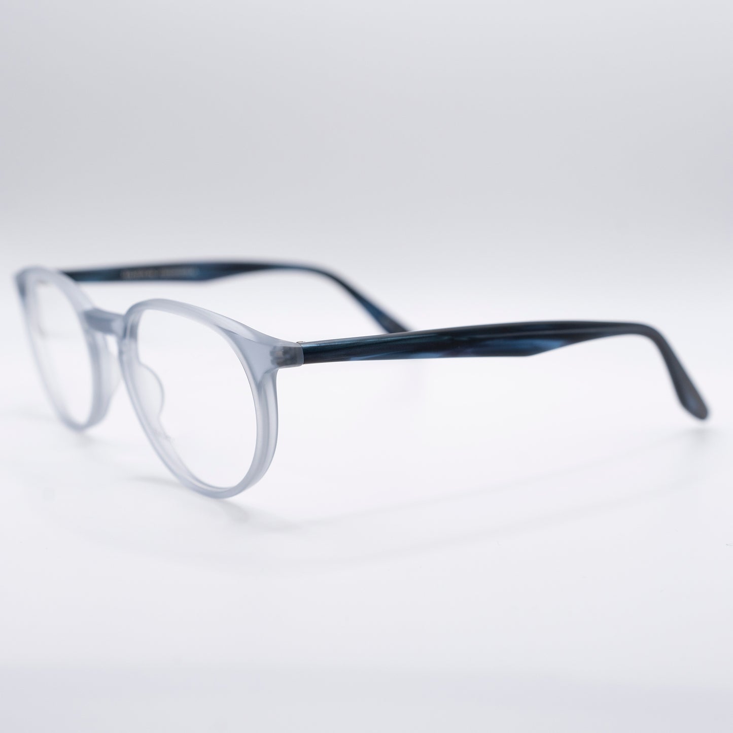 ROUND GLASSES FROM THE BRAND BARTON PERREIRA